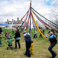 616553-20140504-Maypole-825x548.jpg